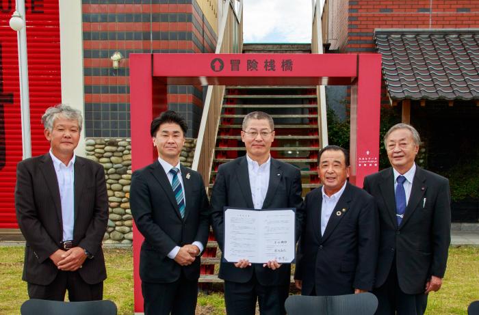 日清丸紅飼料株式会社は南さつま市と立地協定を締結しました(10月11日)